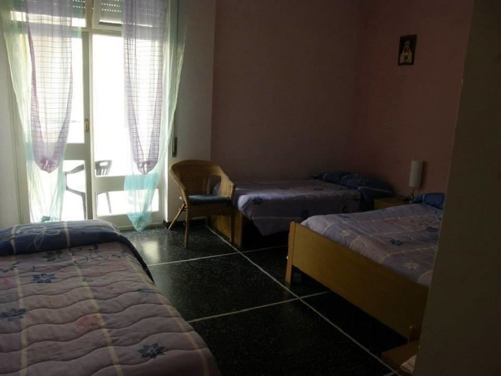 Room, Multiple Beds photo 1