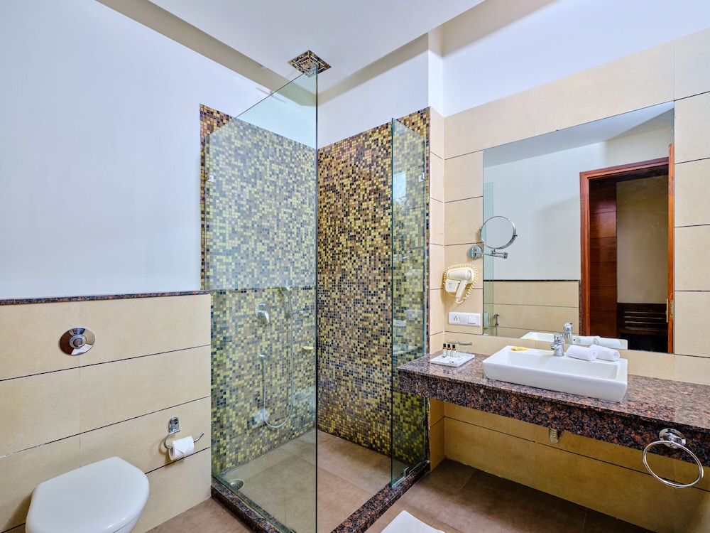 Executive Suite, 1 King Bed, Non Smoking (Separate Living Room;with Sofabed) photo 3