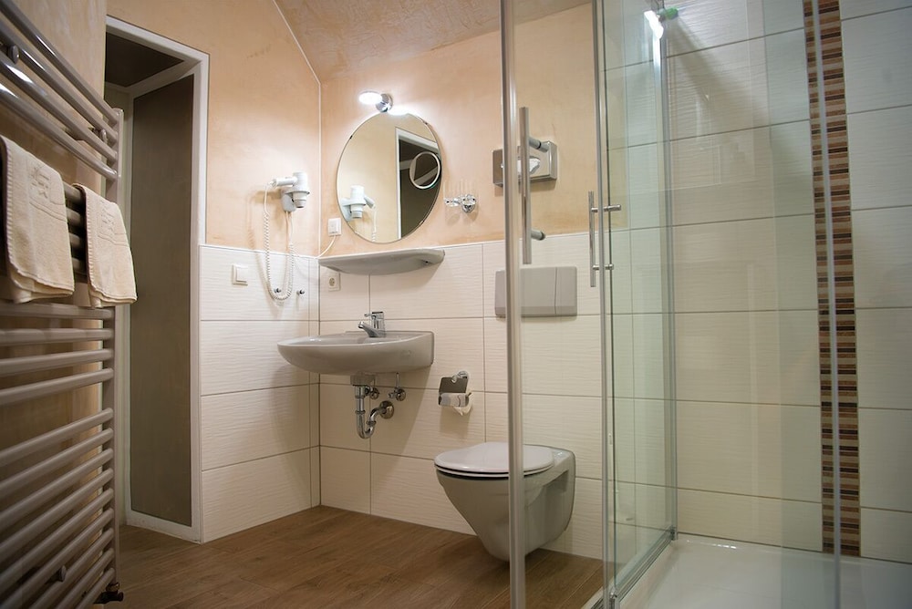 Standard Double Room - Photo 7