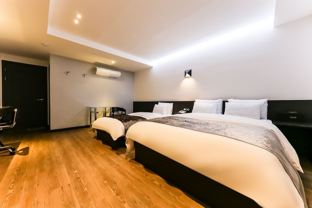 Basic Twin Room photo 1