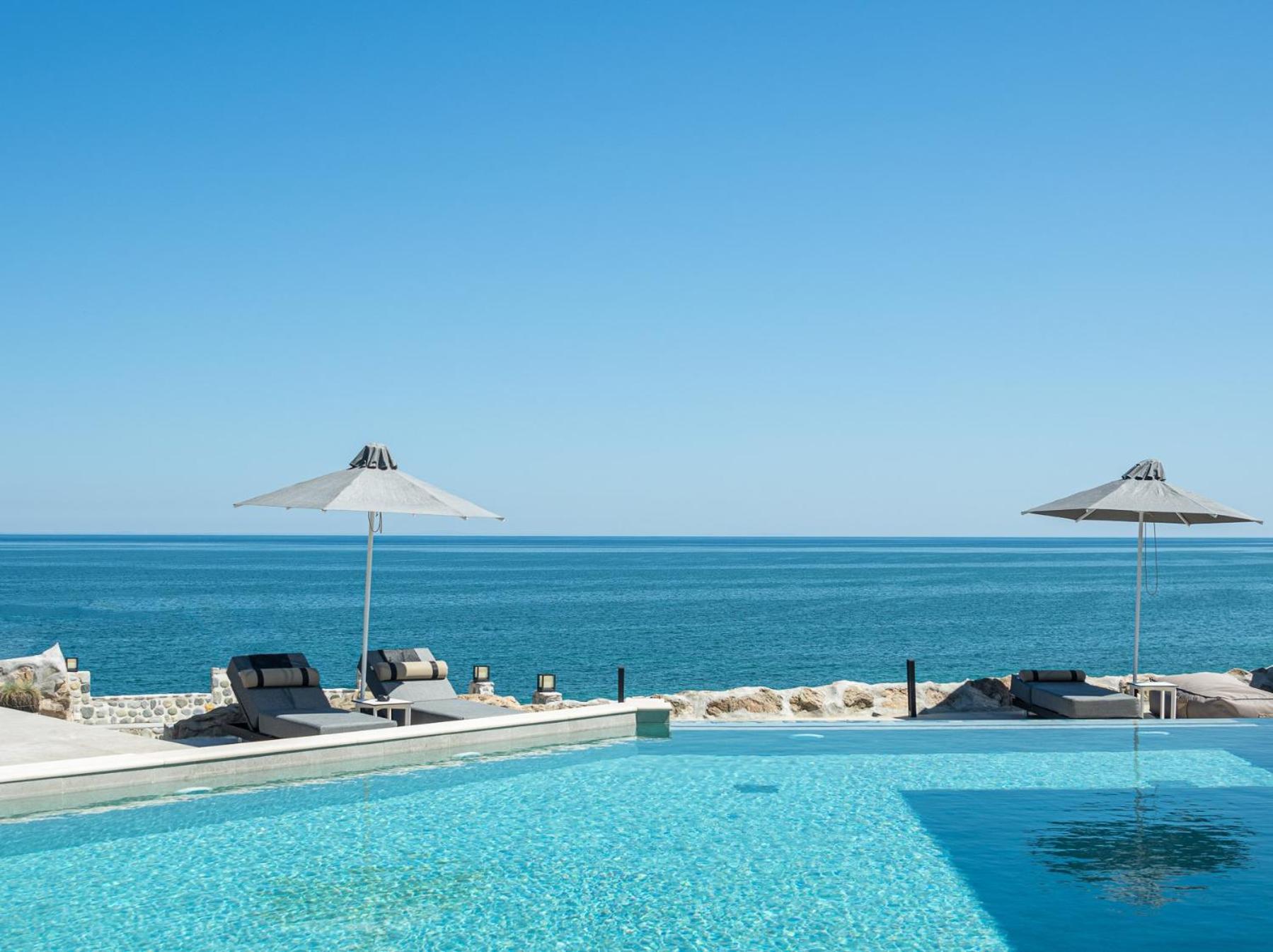 Queen Suite with Sea View - Photo 17