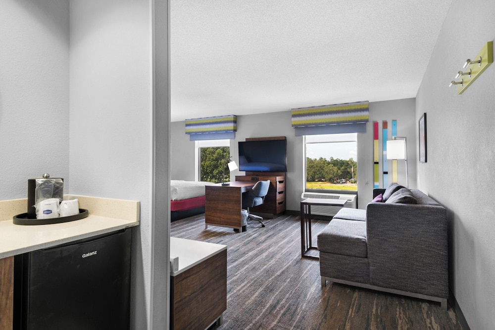 Suite, 2 Queen Beds, Non Smoking - Photo 2