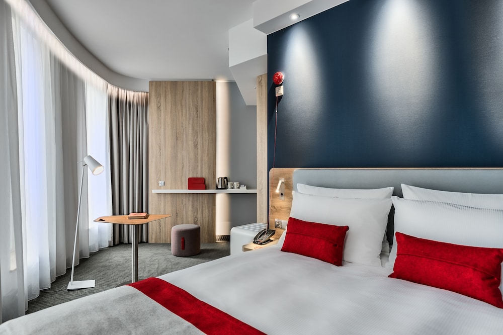 Standard Room, 1 Double Bed, Accessible - Photo 5