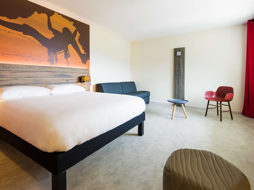 Standard Suite, 1 Double Bed with Sofa bed photo 2