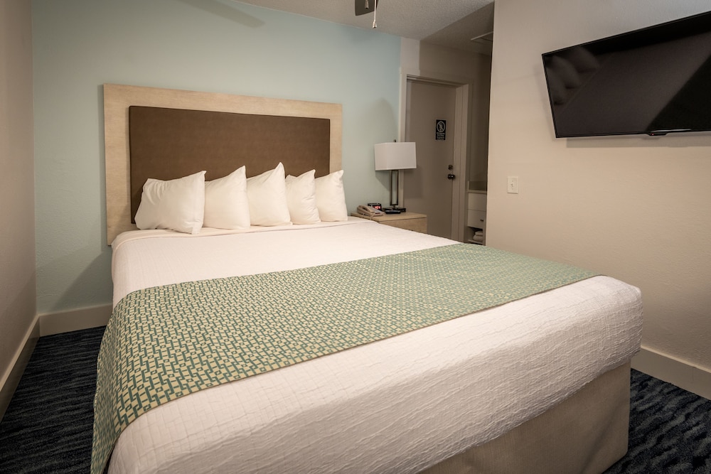 Loft (Caifornia King - Not Pet Friendly)