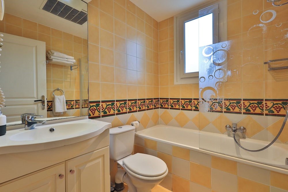Apartment - Photo 2