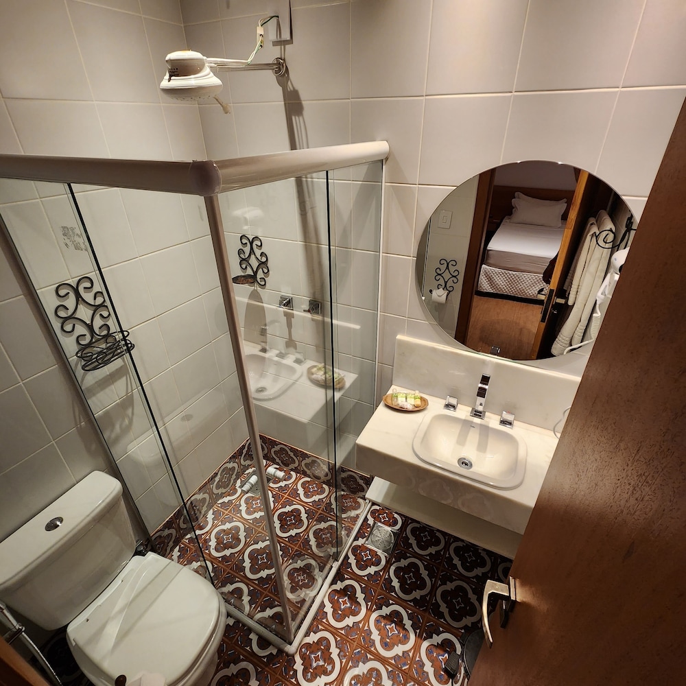 Comfort Room - Photo 3