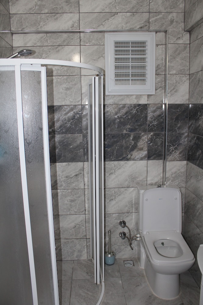 Economy Room, 1 Double Bed, Non Smoking, Pool View photo 2
