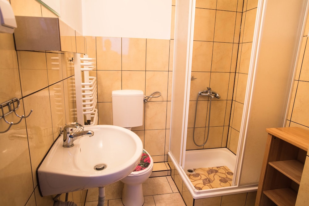 Quadruple Room, Private Bathroom (3) photo 3