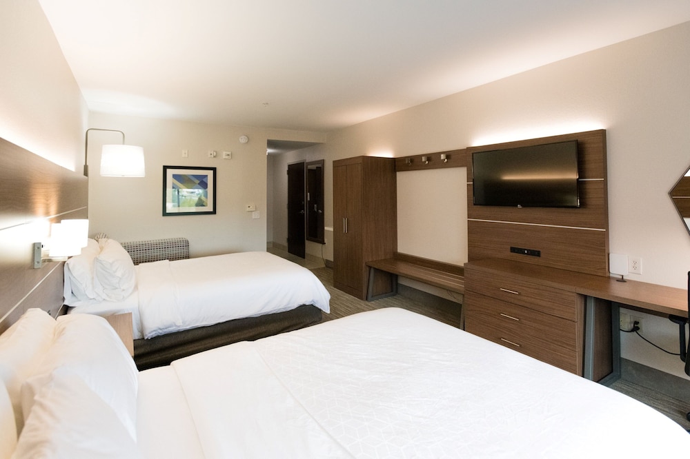 Standard Room, 2 Queen Beds - Photo 1