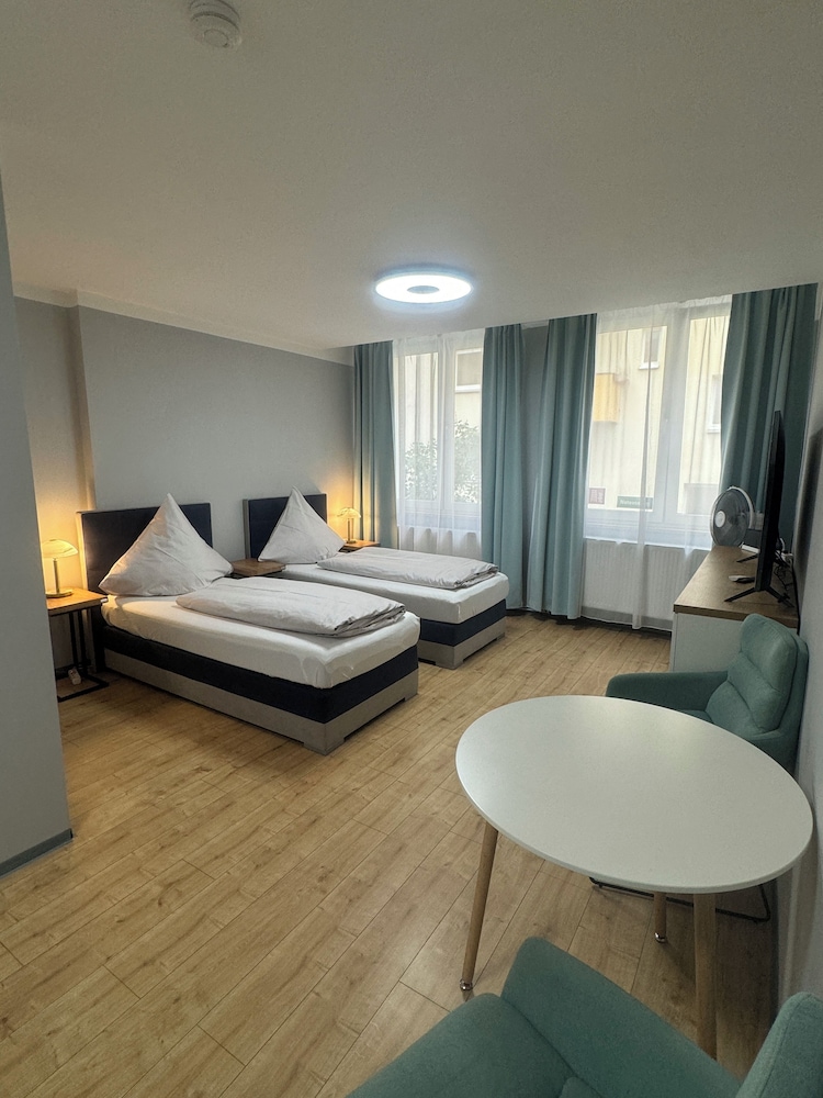 Standard Studio, 2 Twin Beds, Kitchenette, Courtyard View photo 2