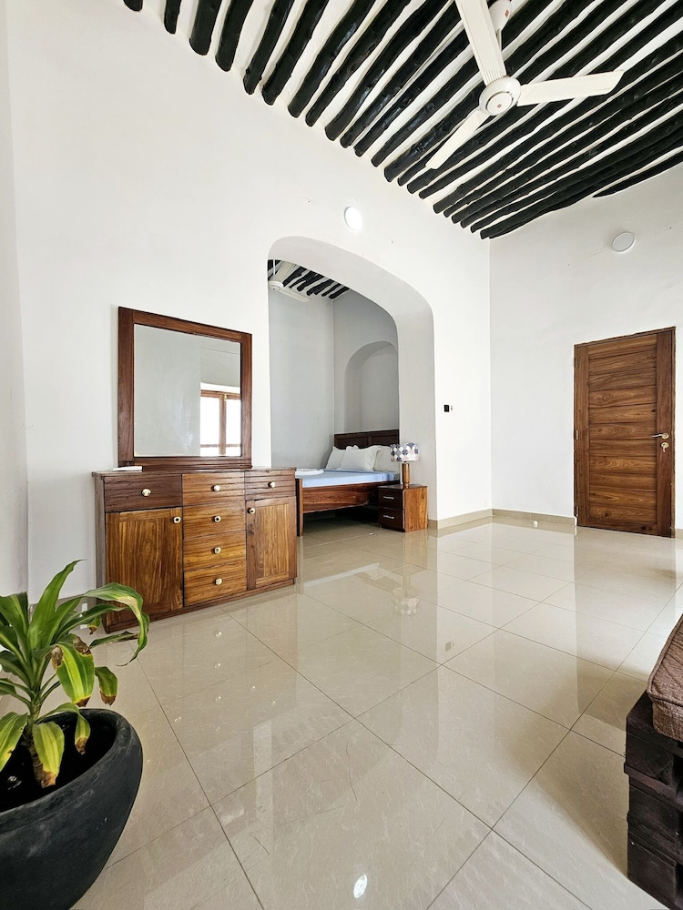 Deluxe Room with Private Bathroom