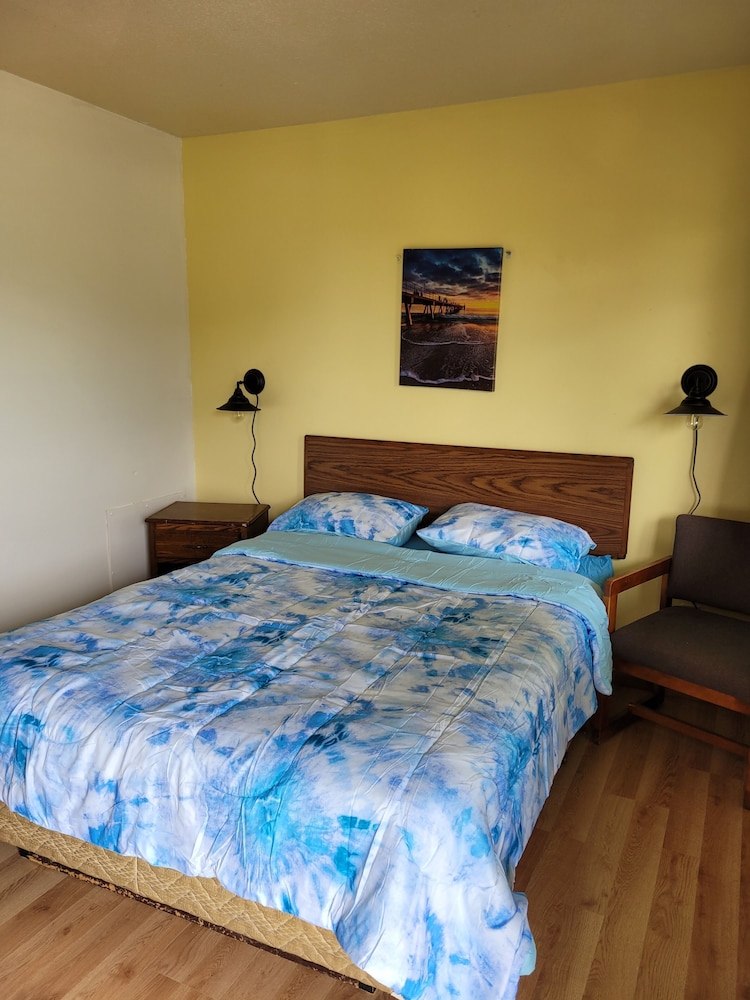 Standard Room, 1 Queen Bed photo 2