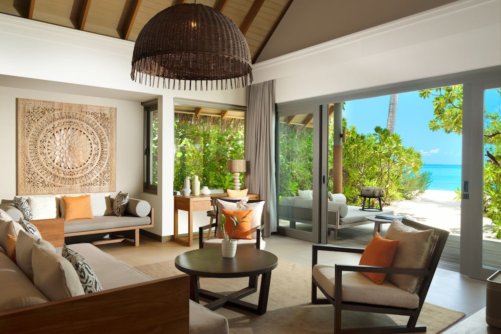 One Bedroom Beach Pool Residence