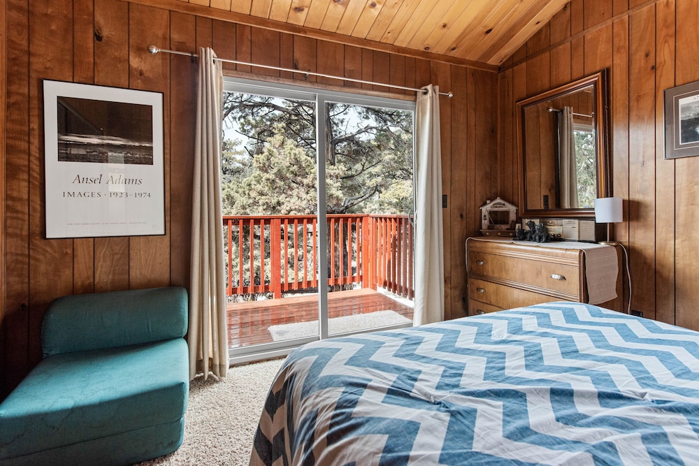 House, Multiple Beds, Patio, Mountain View photo 1