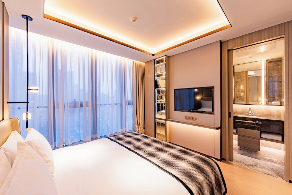 Executive Apartment, Kitchen, City View