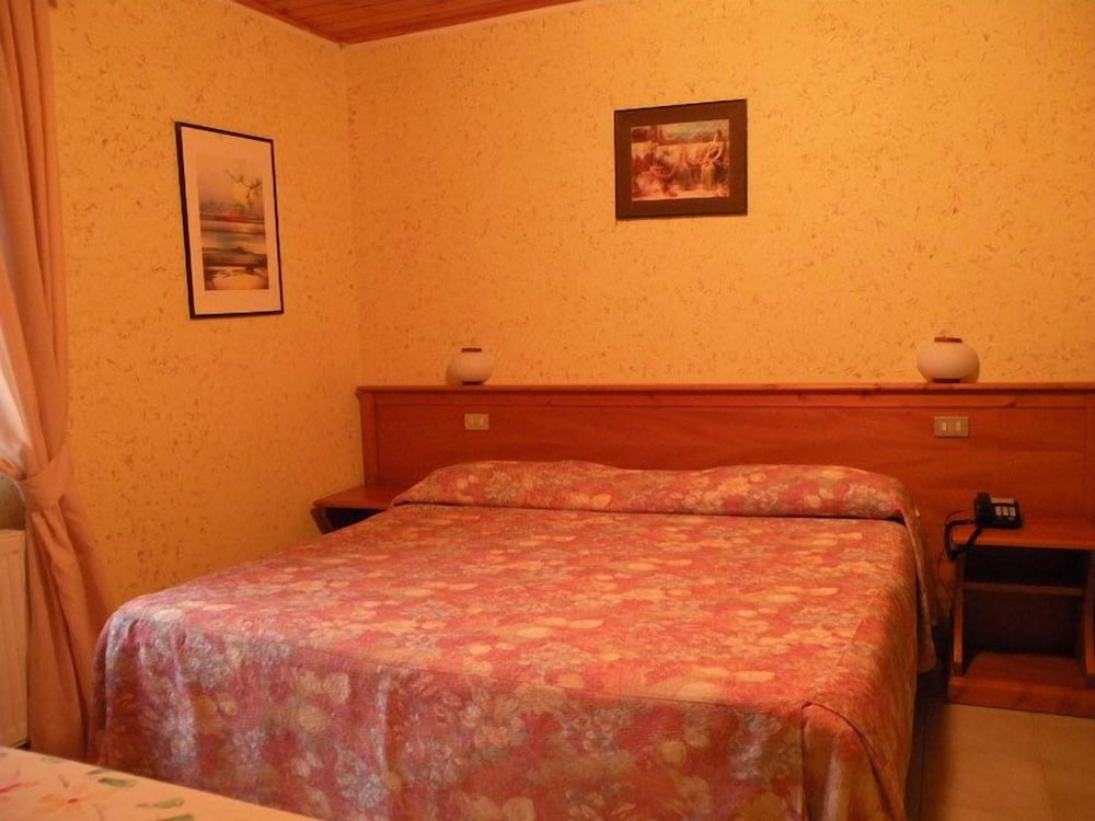 Standard Triple Room photo 2