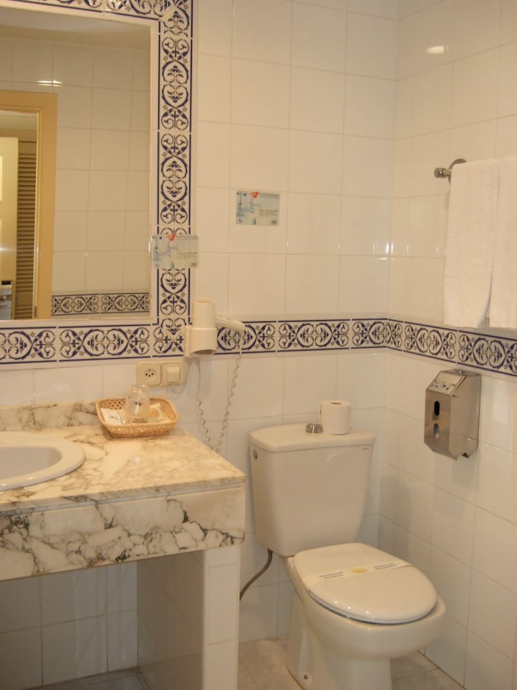 Double or Twin Room photo 3