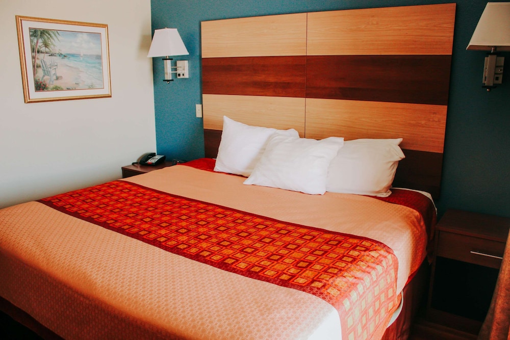 Suite, 1 King Bed, Non Smoking, Kitchenette (No Pets) - Photo 5