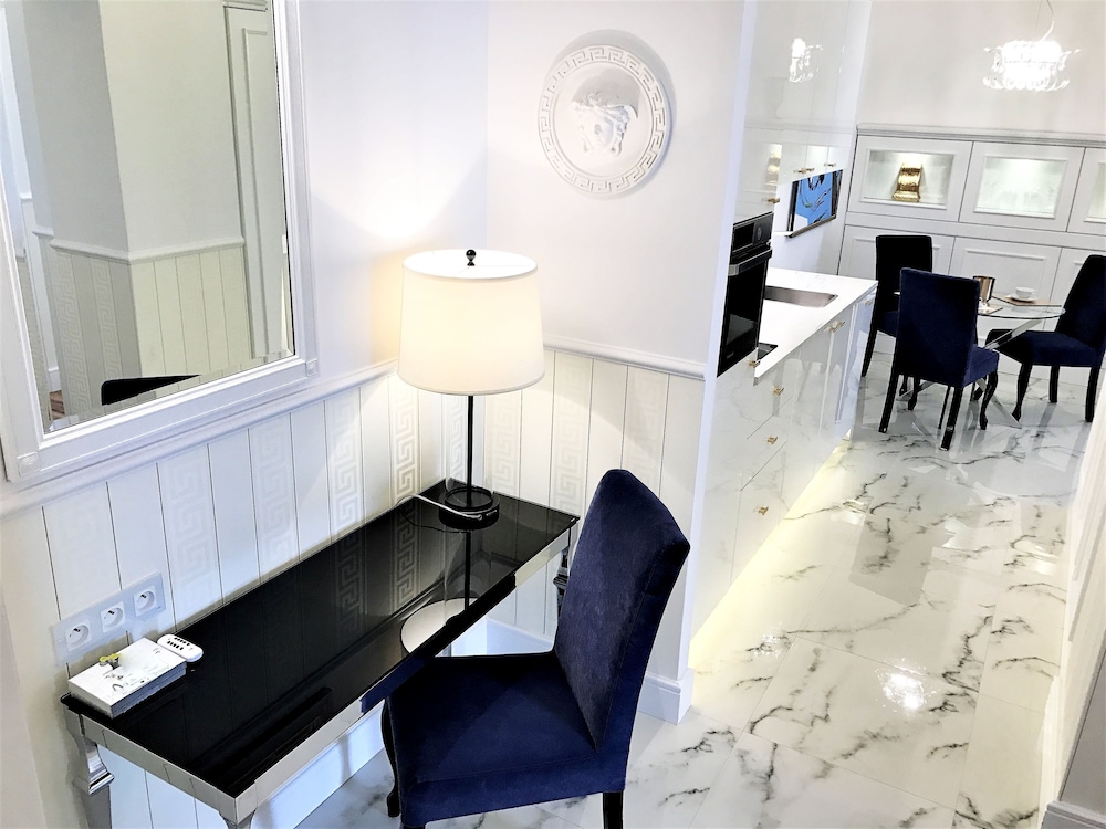Luxury Deluxe Suite, 2 Bedroms (Old town view, 77 m2)