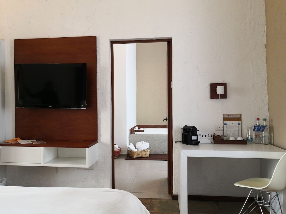 Junior King Suite photo 1