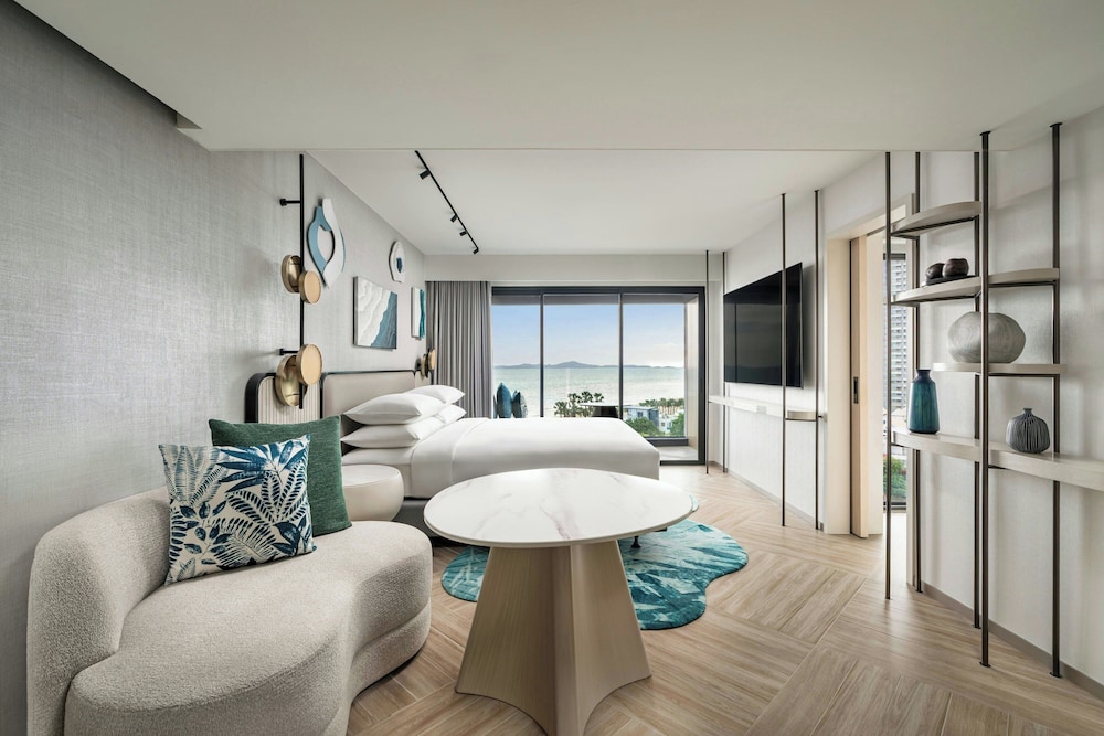Suite, 1 King Bed with Sofa bed, Balcony