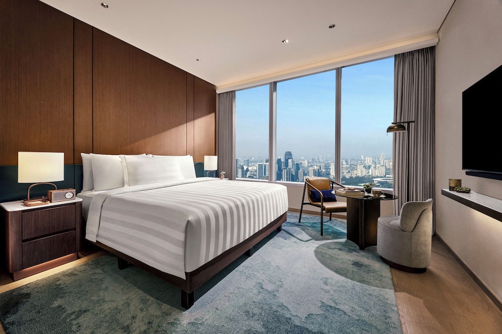 Deluxe Room, 1 King Bed, Non Smoking (Pacific Club) photo 1