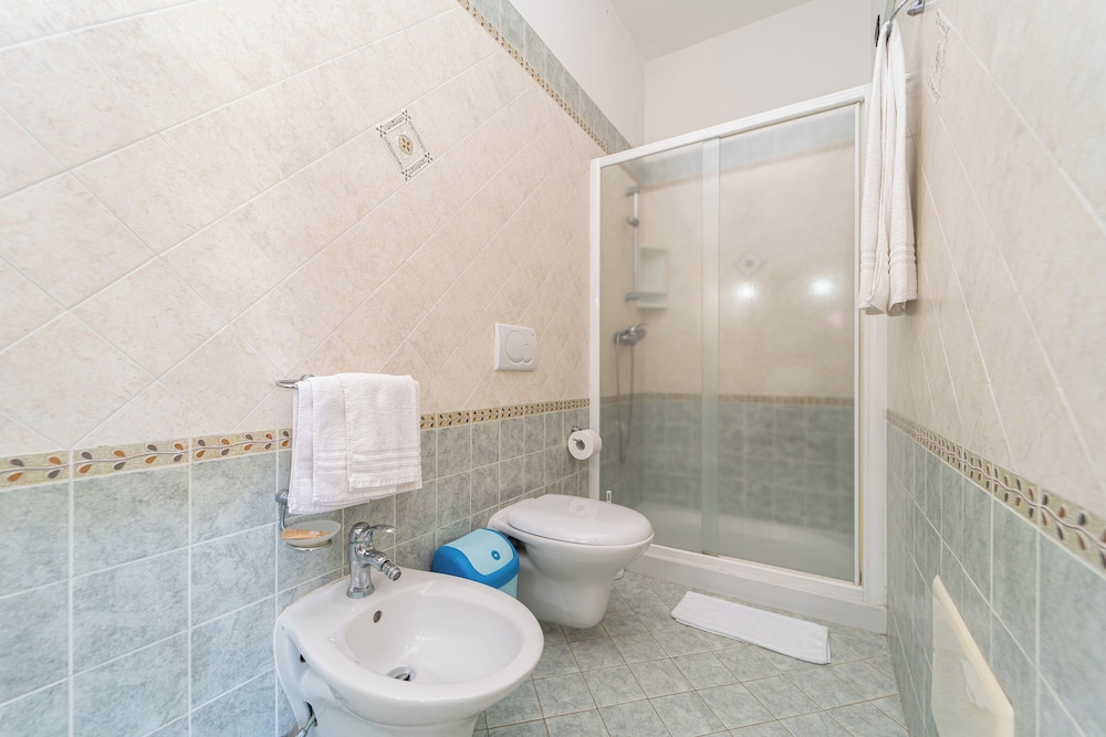Family Room, 2 Bedrooms - Photo 17