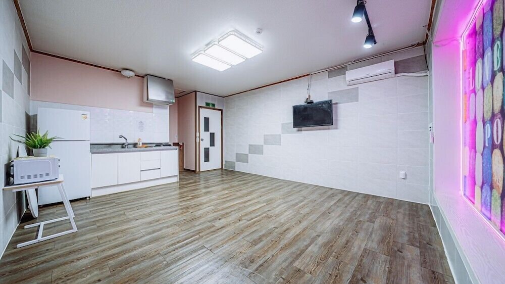 Room (sellin) - Photo 2
