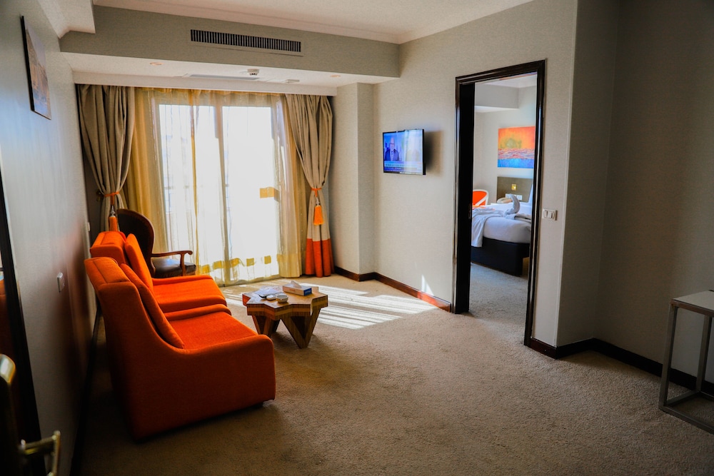 Junior Suite, 1 Bedroom, River View photo 3