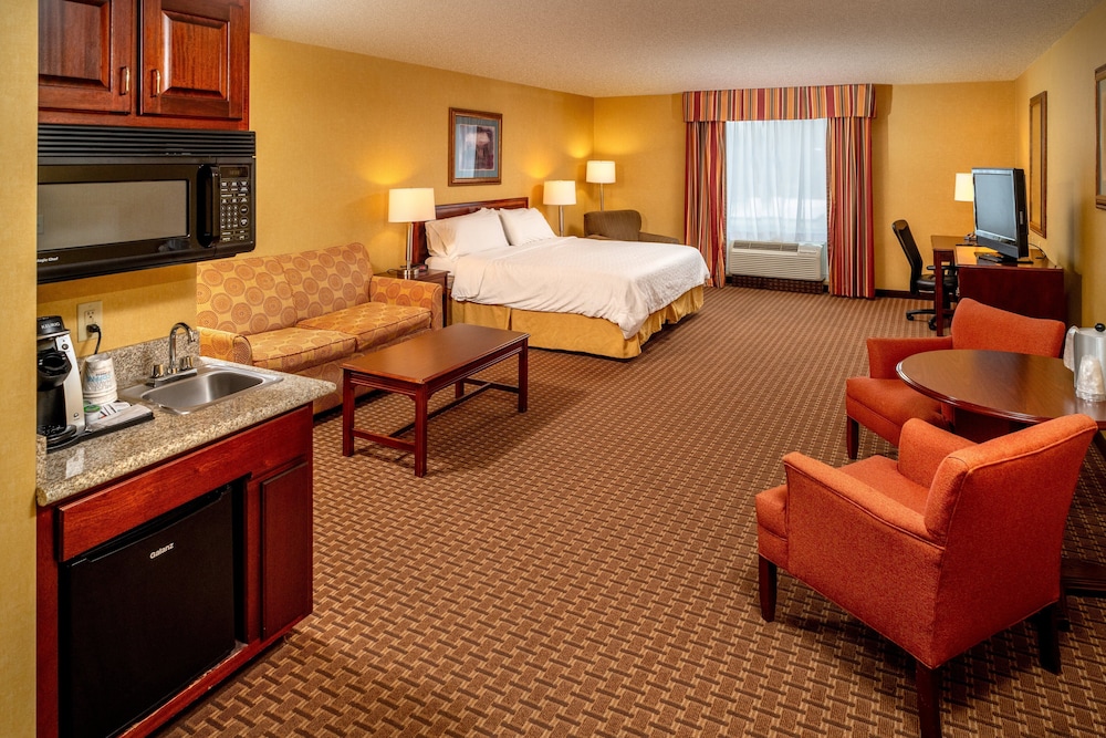 Suite, 1 King Bed with Sofa bed (Wet Bar) - Photo 10
