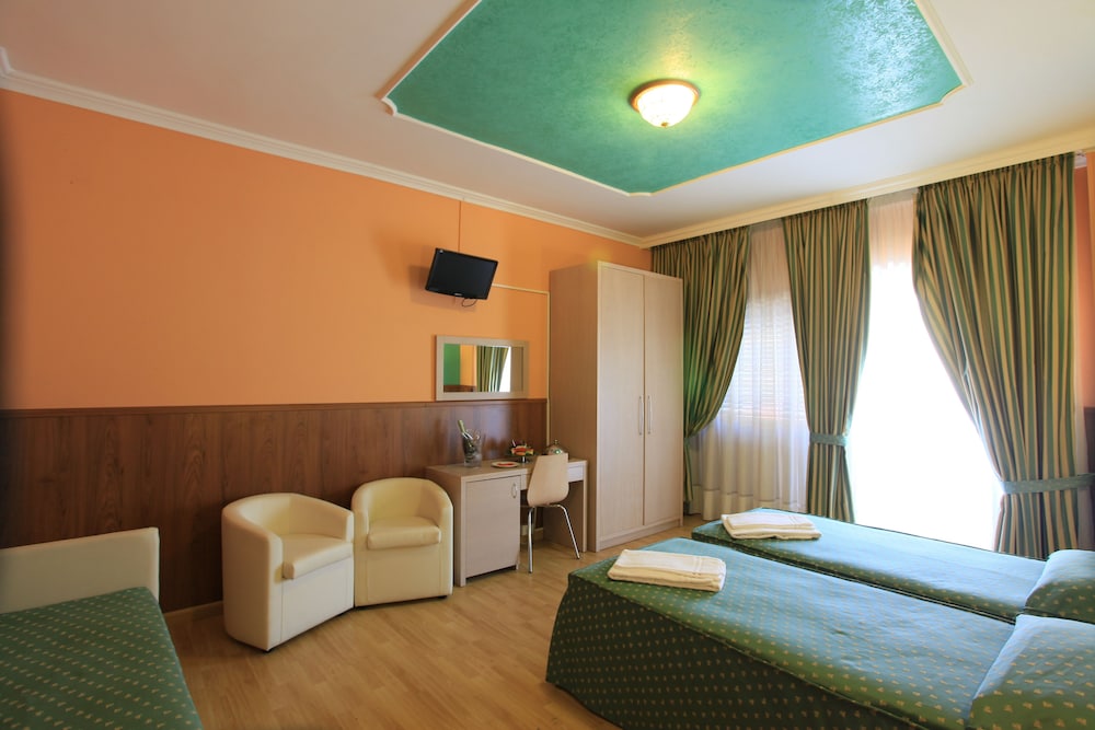 Triple Room - Photo 3