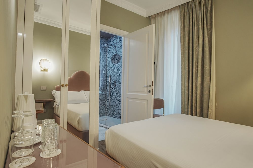 Basic Double Room, 1 Large Twin Bed (Matrimoniale) photo 3