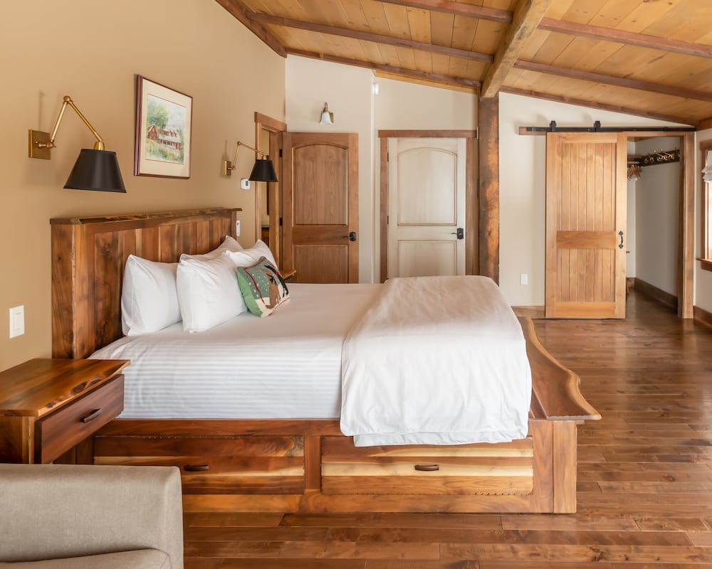 Superior Suite, 1 King Bed - Photo 2