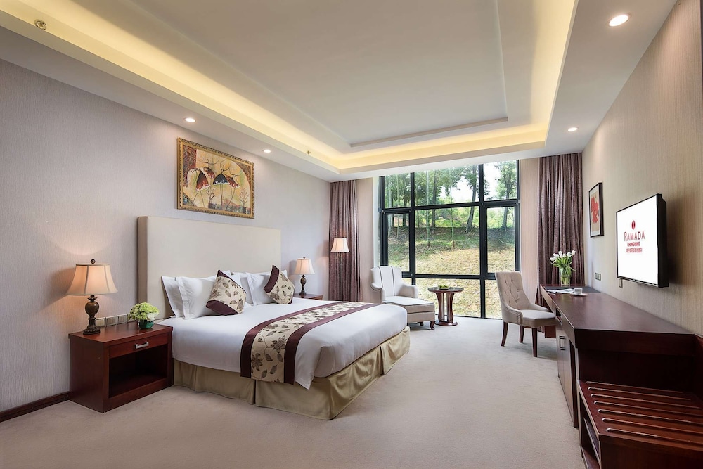 Business Room, 1 King Bed, Non Smoking photo 2