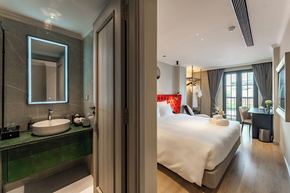 Premium Room Standing Balcony