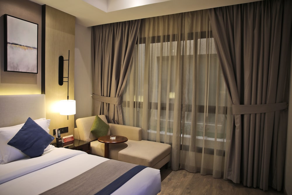 Executive Suite thumbnail 6
