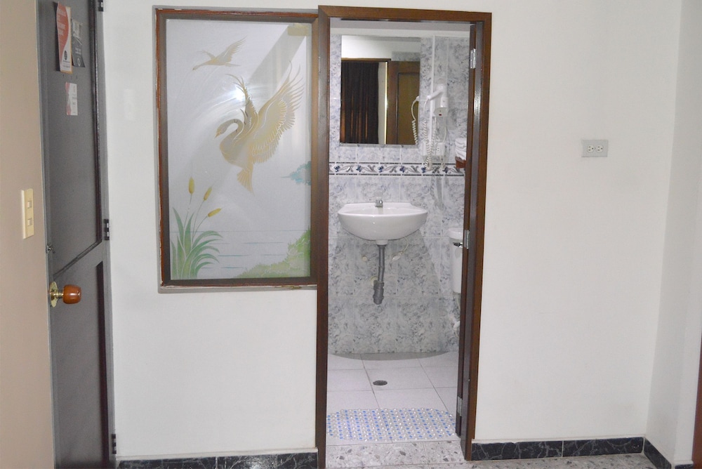 Twin Room (Fan)