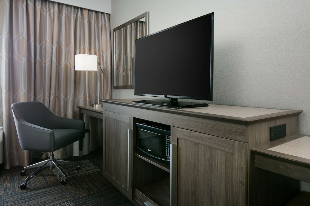 Room, 2 Queen Beds, Non Smoking (Drinks And Snacks) photo 3