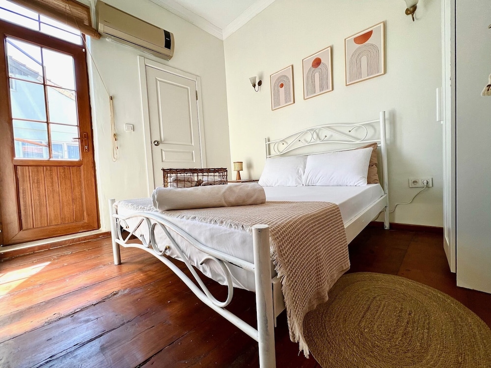 Basic Double Room photo 3
