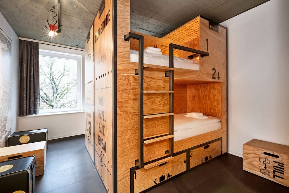Bed in 4 bed mixed shared dormitory, private bathroom
