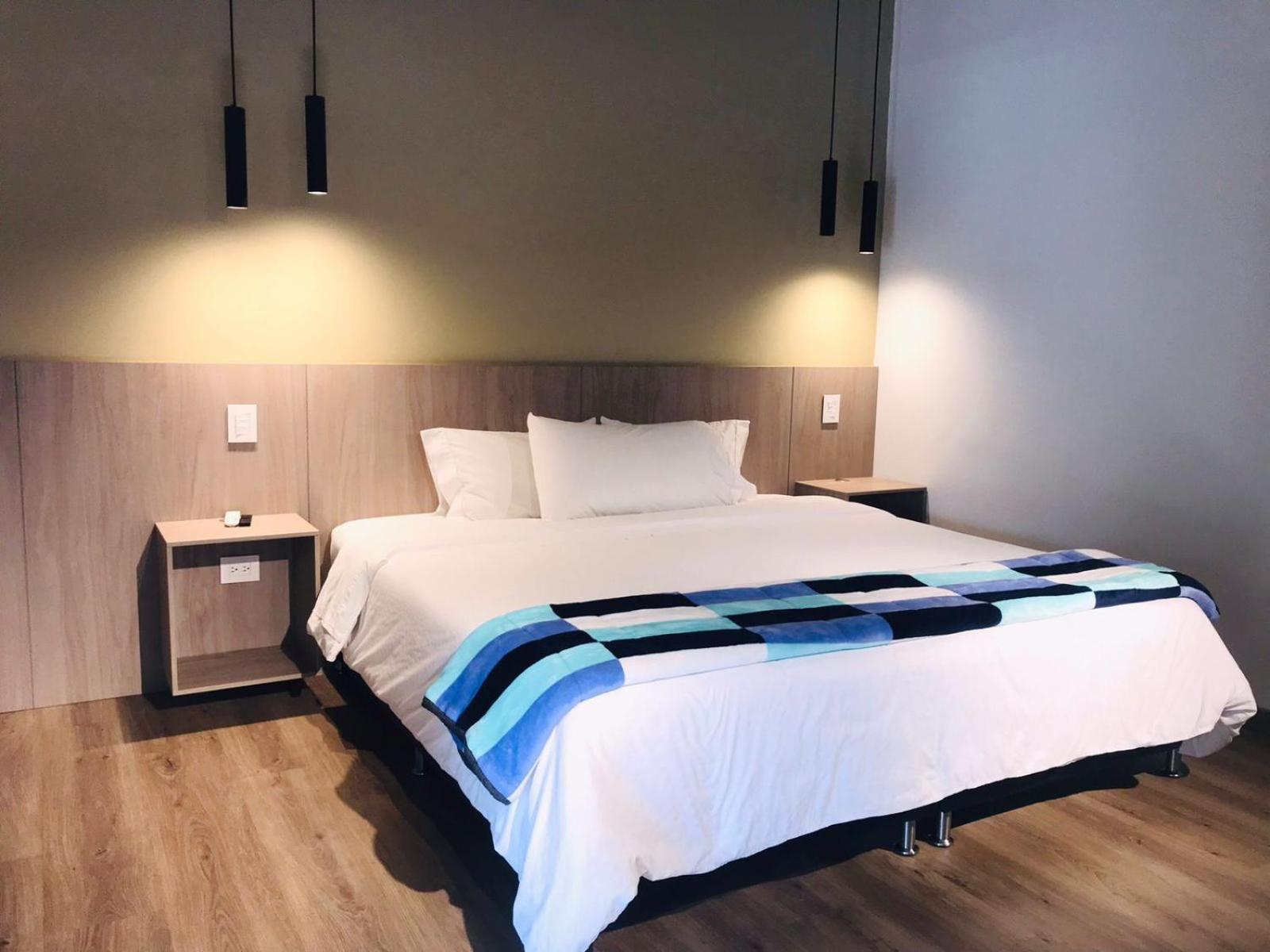 Standard King Room - Photo 9