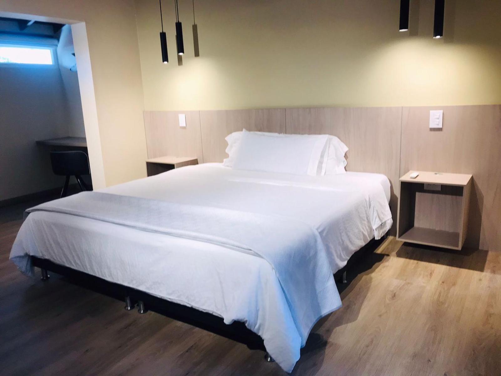 Standard King Room - Photo 5