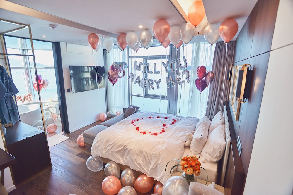 Royal Suite Room -Breakfast Included,Unlimted Starbucks Coffee Bean,OTT Available,15PM CI / 13PM CO photo 2