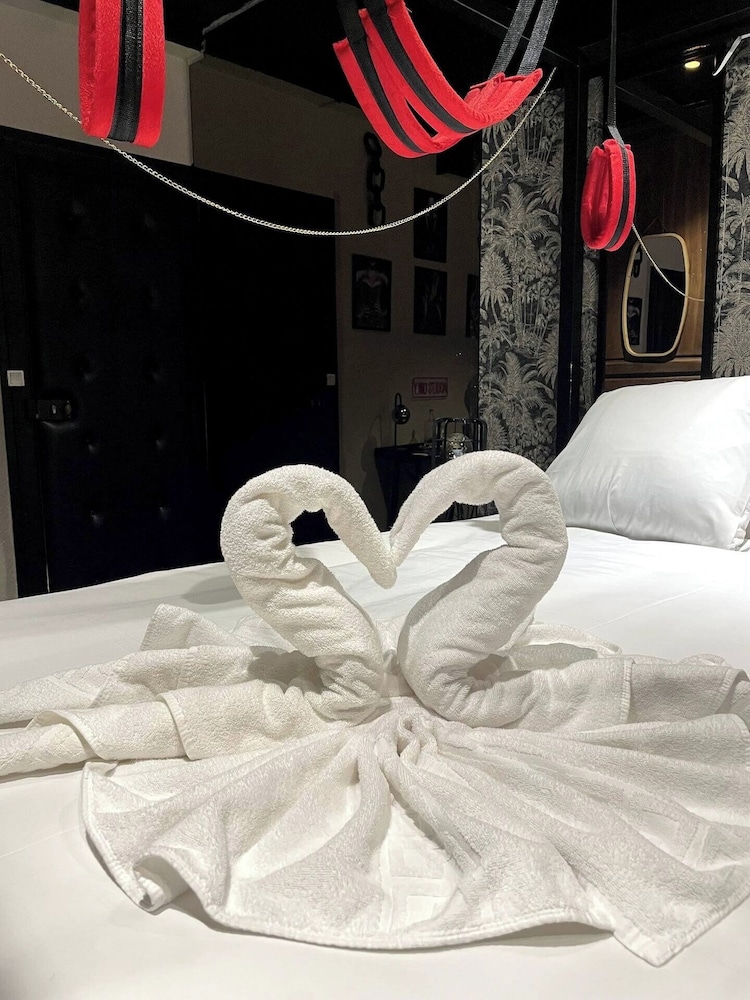 Romantic Room, City View