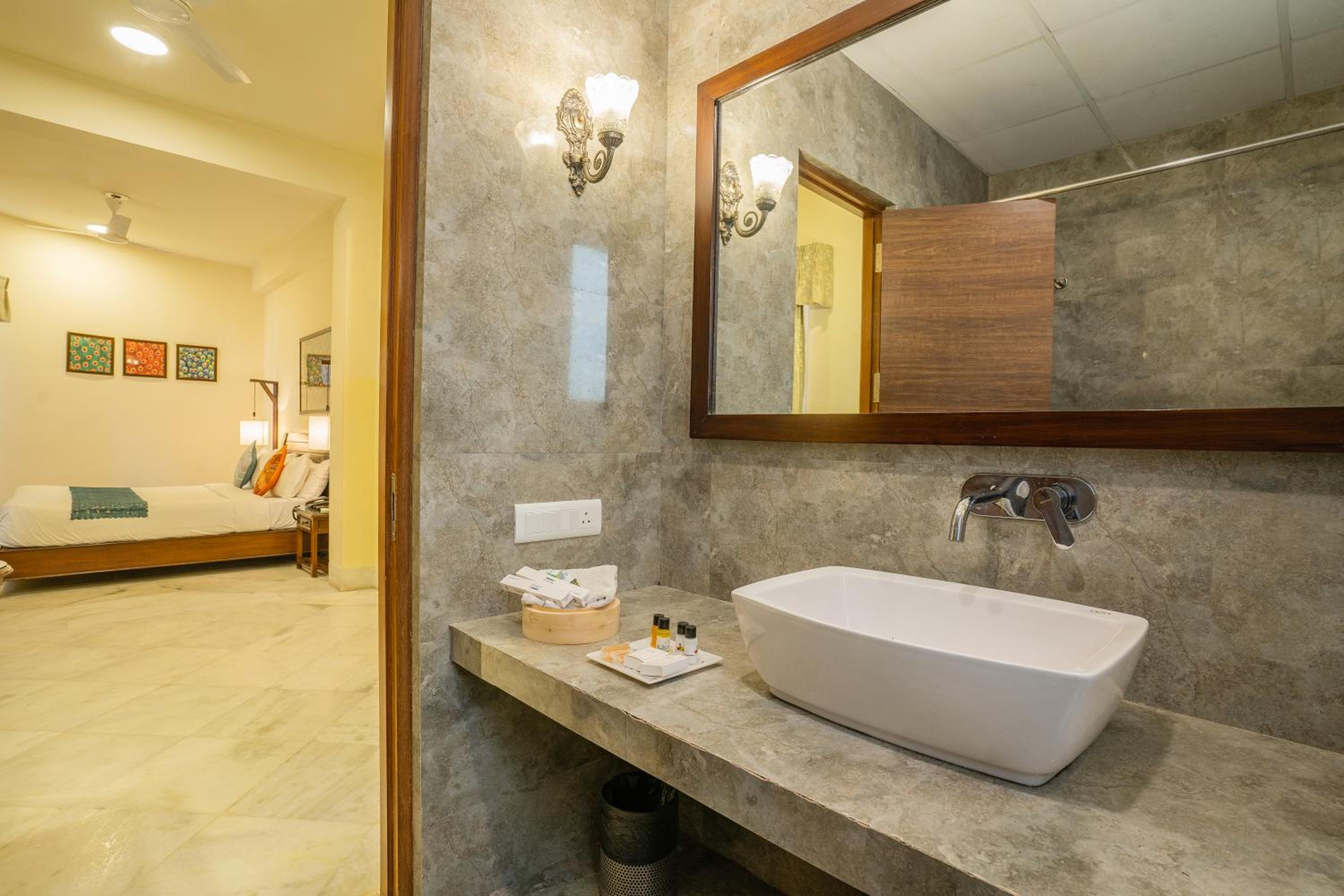 Suite - Photo 9