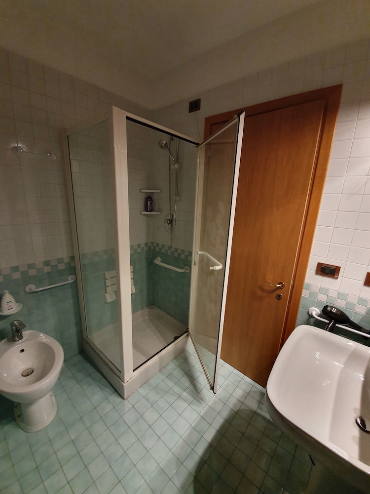 Double Room, 1 Double Bed, Shared Bathroom, City View (Paola) photo 2