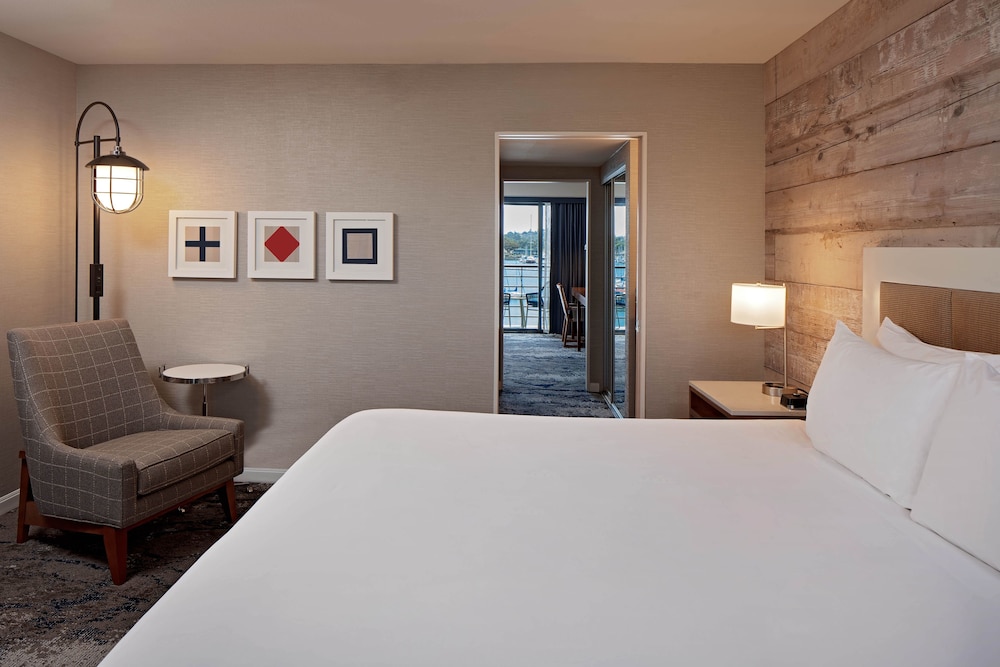 Suite, 1 King Bed with Sofa bed (Marina) - Photo 3
