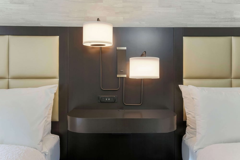 Room, 2 Double Beds, Accessible, Bathtub photo 2