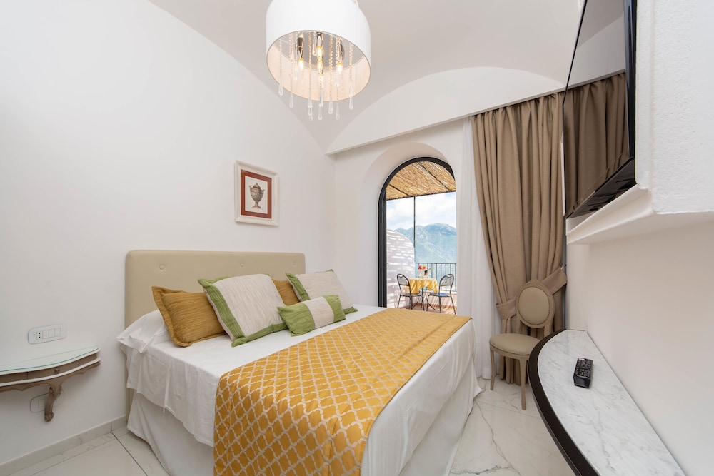 Deluxe Double Room, Balcony, Sea View photo 2